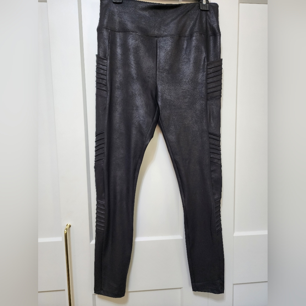 Simply Vera Vera Wang Leather Black Leggings With Side Pockets